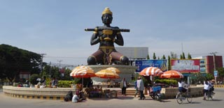 Relaxed city, plenty to entertain you, rural tours, bamboo train, circus...